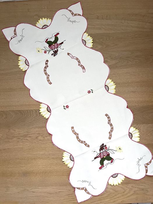 Față de masă și napron cu specific de Paște