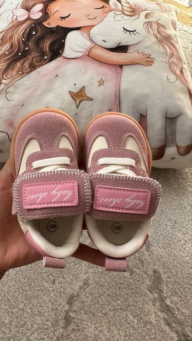 Кроссовки для девочек