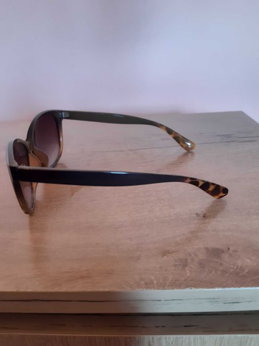 Слънчеви очила (дамски)- два броя