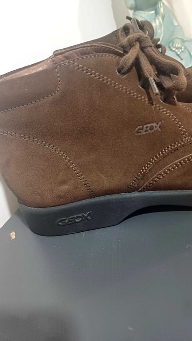 Продавам обувки .Geox Cubanas и други.Естествена кожа.