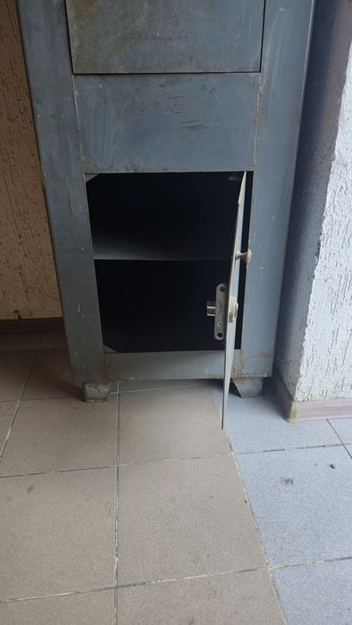 Металический сейф