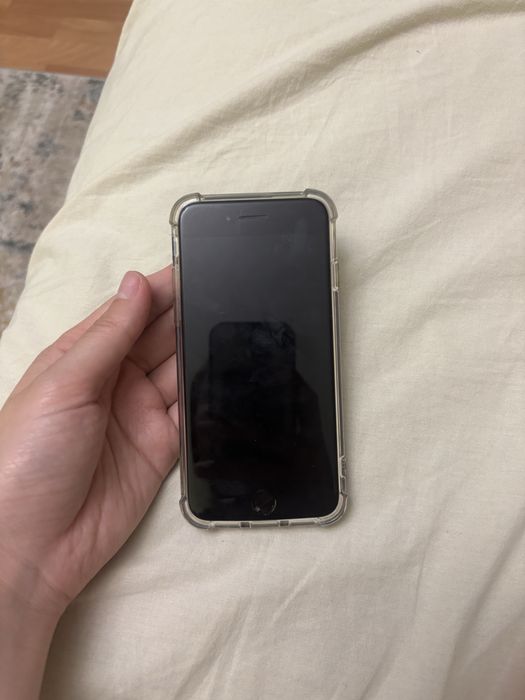 Продам айфон 7 se