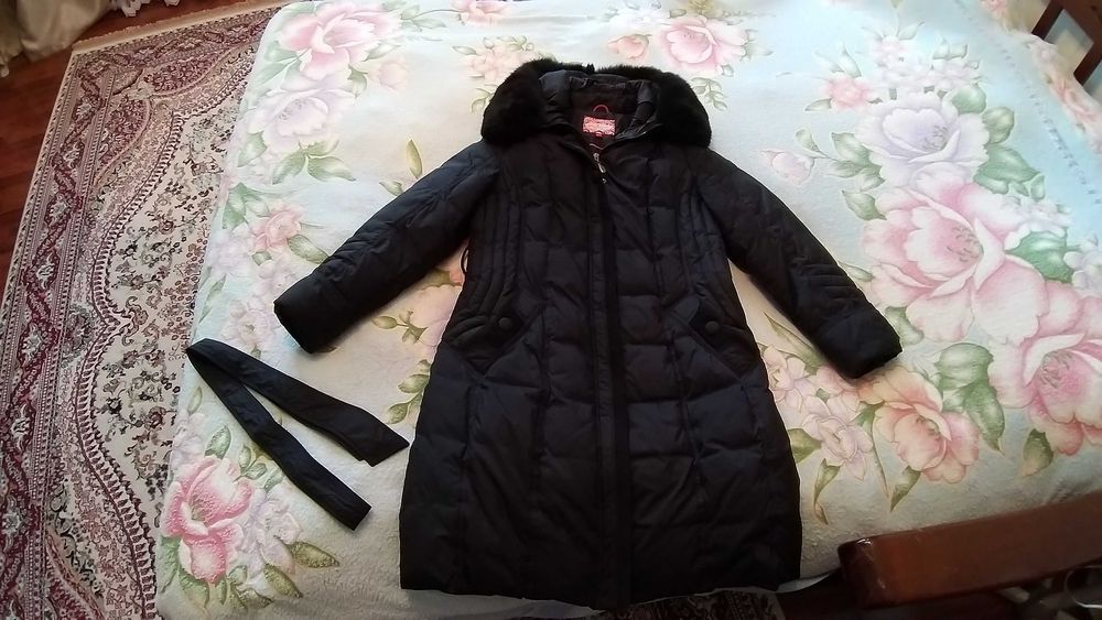 Пуховик женский, в отличном состоянии