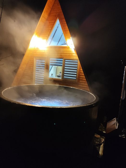 Cabană A-frame cu ciubăr de inchiriat