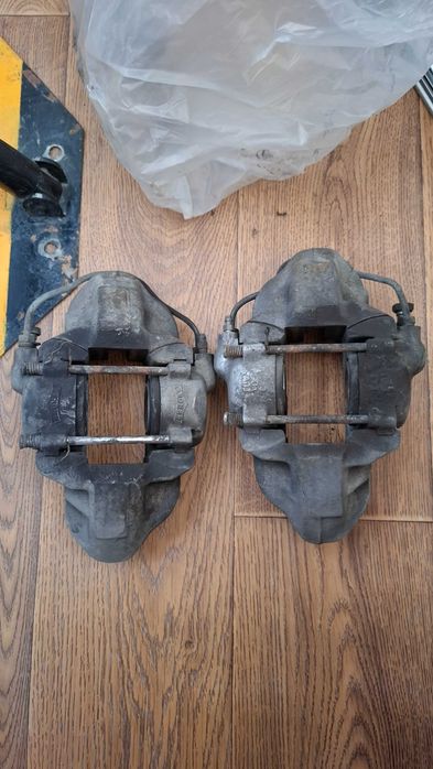 Продаются передние тормозные суппорта от ВАЗ 2106
