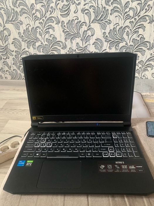 Ноутбук игровой.