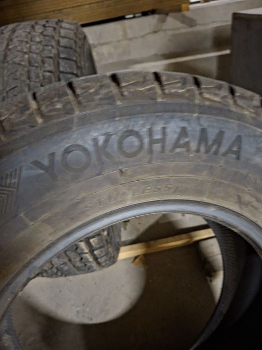 Продаётся зимние шины Yokohama Япония 275/65R17