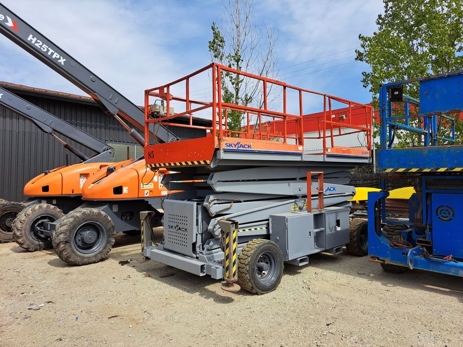 Societate vindem nacela/nacele diesel 4x4, 12m, 15m, 17m