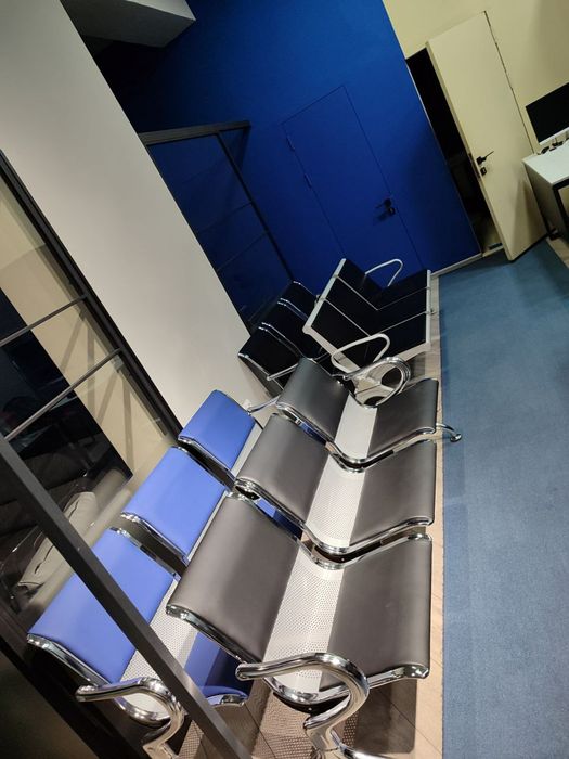 Kutish uchun zal Skameyka, ajidanka,airport. Скамейка для зал ожидания