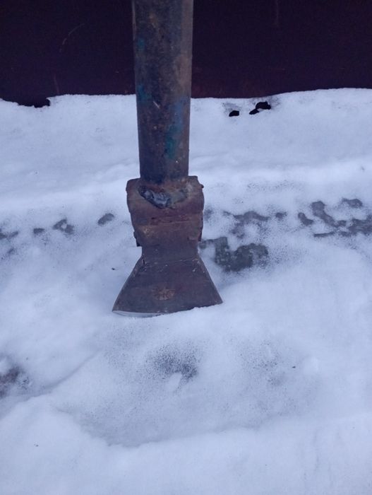 Продам хороший ледоруб.