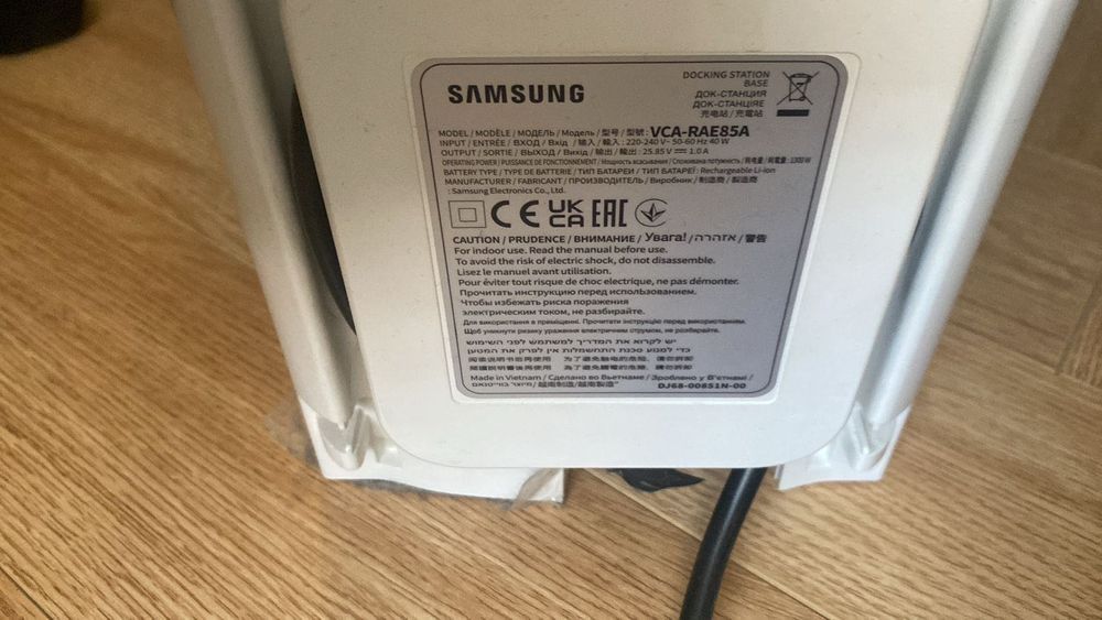 Пылесос-робот Samsung, со станцией