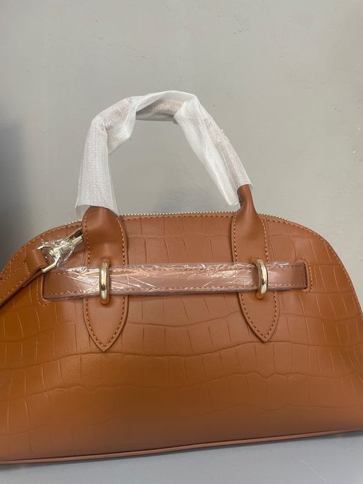 Дамска чанта от естествена кожа Valentino