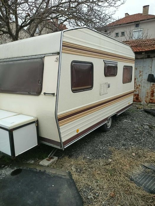 Продават се заено