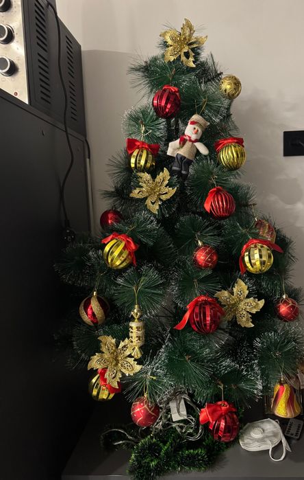 Продам ёлку 150 см частично с игрушками