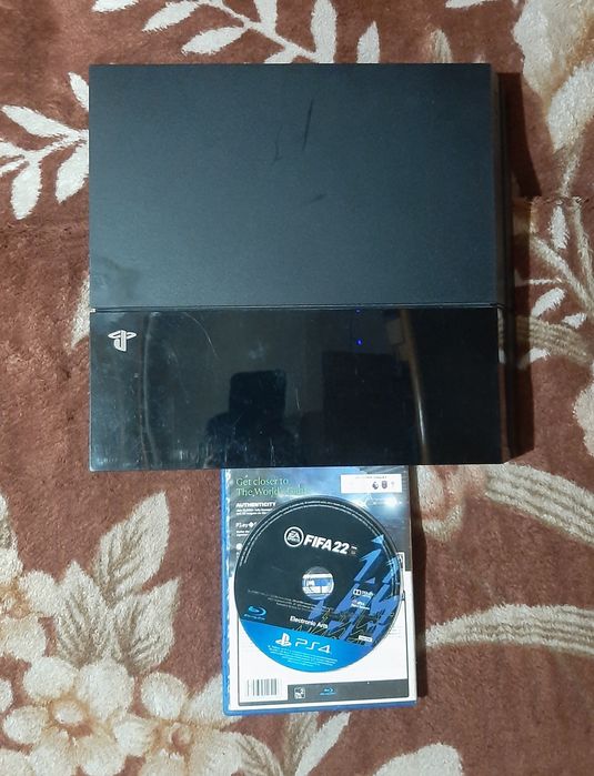 Vând PlayStation 4 fat în stare bună cu fifa 22