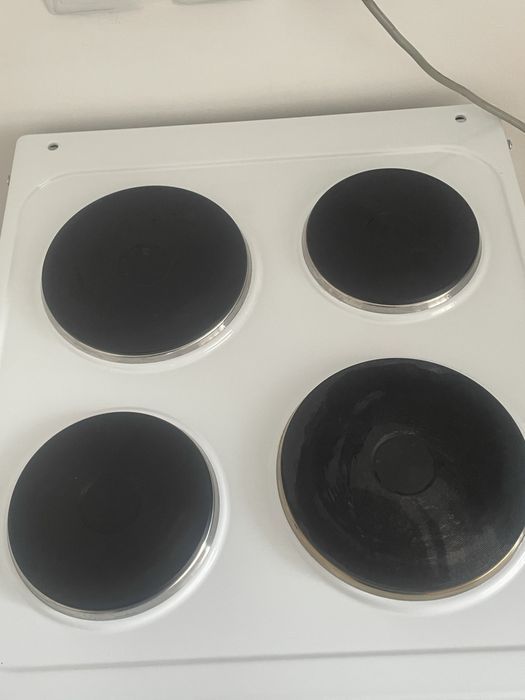 Продам элетро плиту Flama