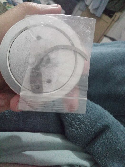 Magnet plus scoaba cadou