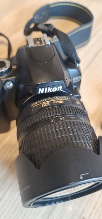 Nikon D60 cu obiectiv Nikon 18-105 VR, carc SD 4gb, incarcator și baterie 
Stare buna estetic și functional.