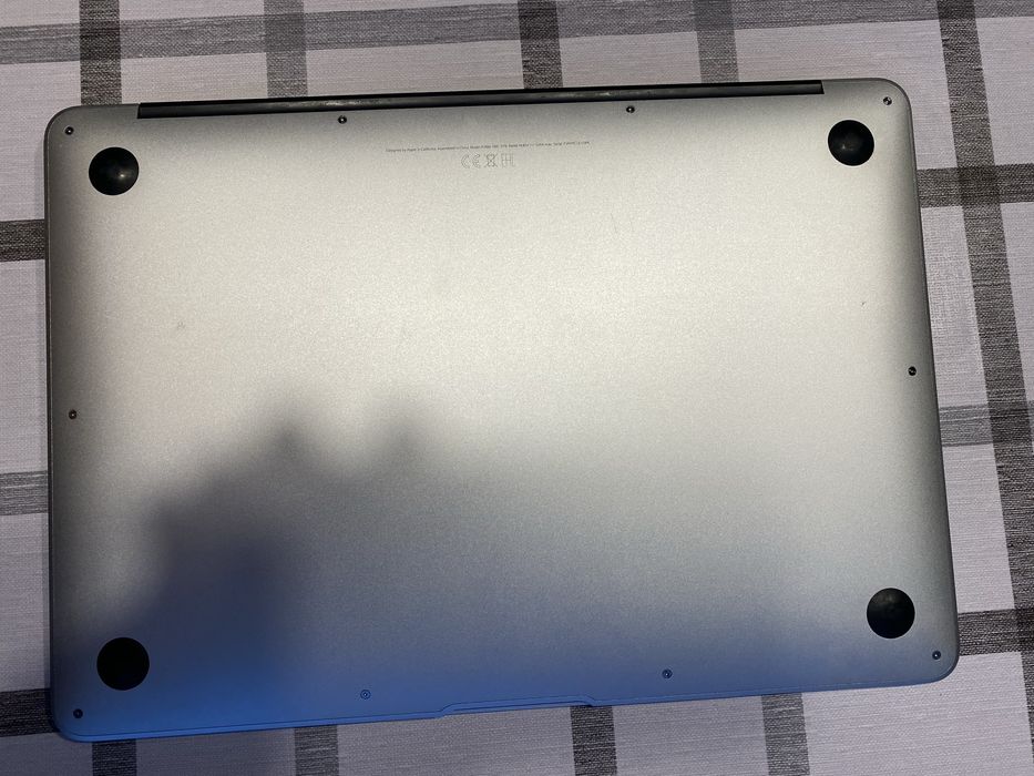 Продам macbook air 2017