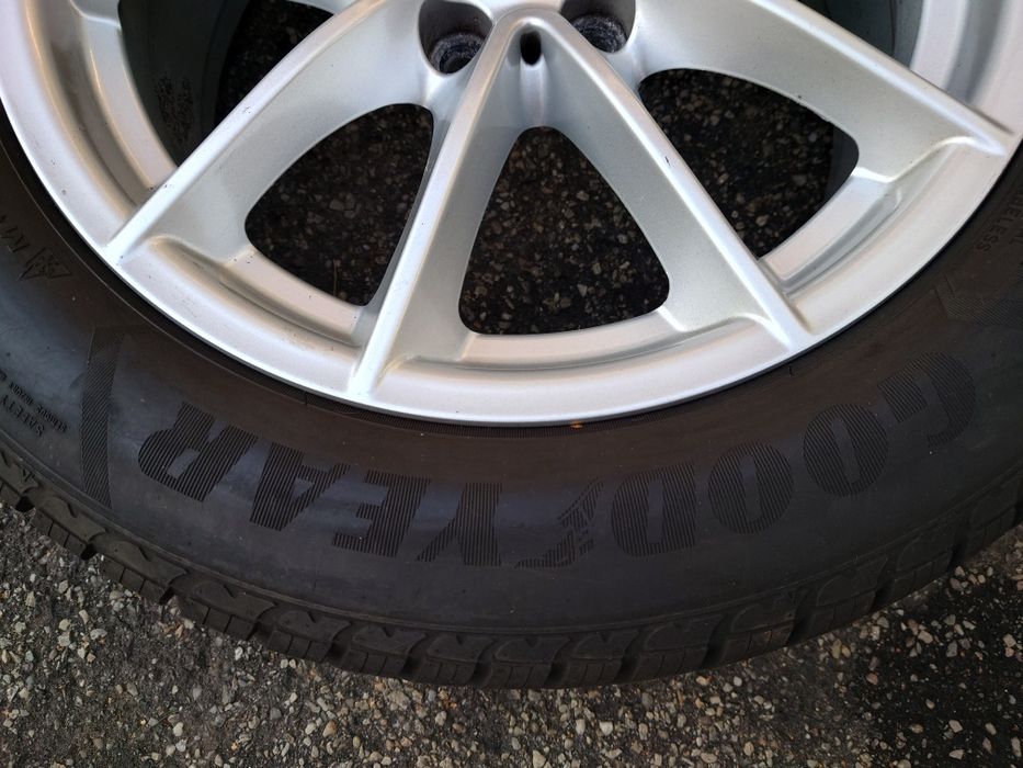 Vând jante originale cu cauciucuri iarna BMW G30 seria 5,225/55/17