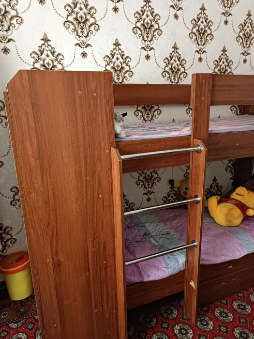 Bolalar ikki qavatli krovati