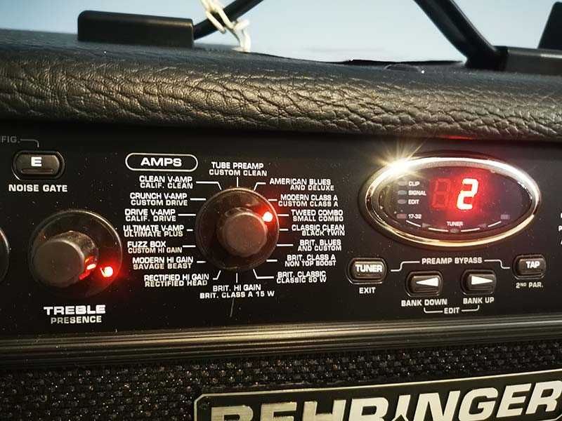 Усилвател кубе berhinger V-ampire LX112 120W вградени ефекти и суич педал