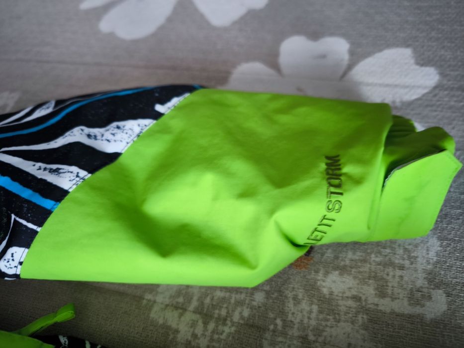 Geaca snowboard/schi băiat Volcom  8k/M(10-12 ani)