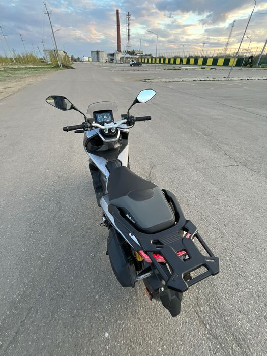 Новый скутер 180 кубов