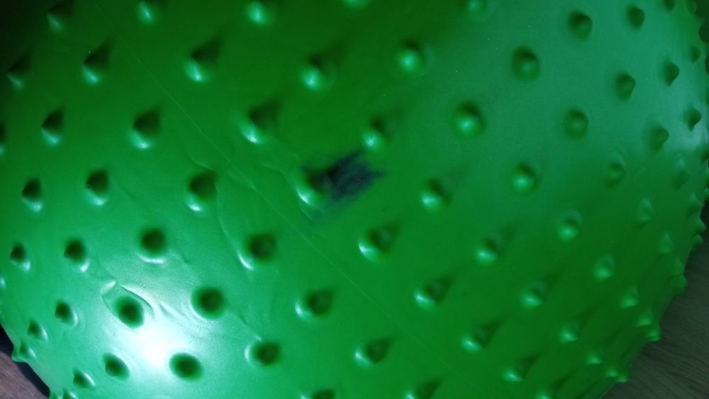 Мячь гимнастический