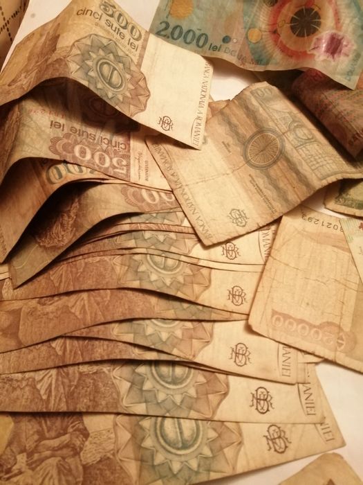 Vând bancnote românești si straine ca numar sunt 70