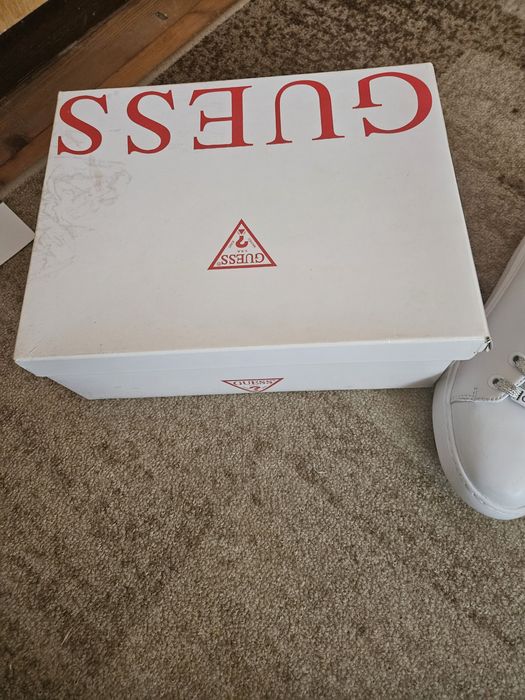Нови сникърси Guess