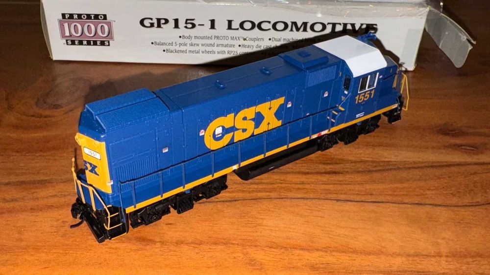 Macheta Locomotiva americana H0 Ho EMD GP15-1 CSX  1:87 DC
