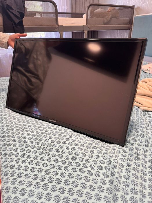 Vand TV Samsung 81 cm diagonala