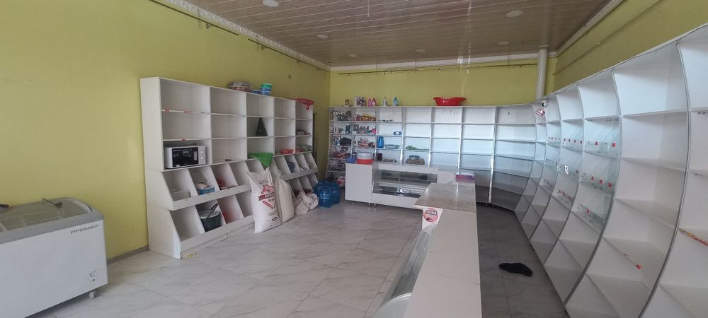 Бизнес бошлаш учун тайёр витрина стеллажлар сотилади