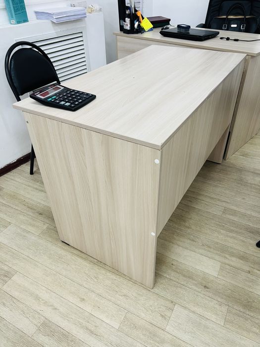 Продам стол офисный
