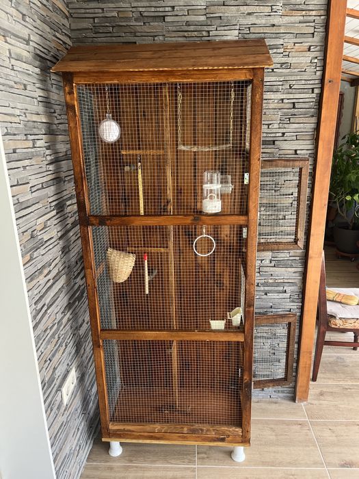 Colivie papagali din lemn