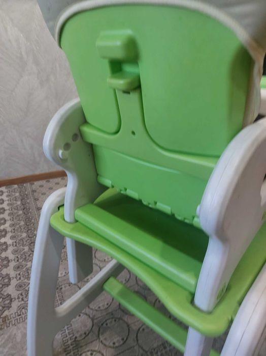 Продам Детский столик