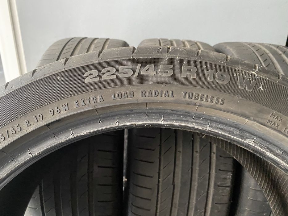 Anvelope vara 225/45R19 Continental CSC 5 96W XL
