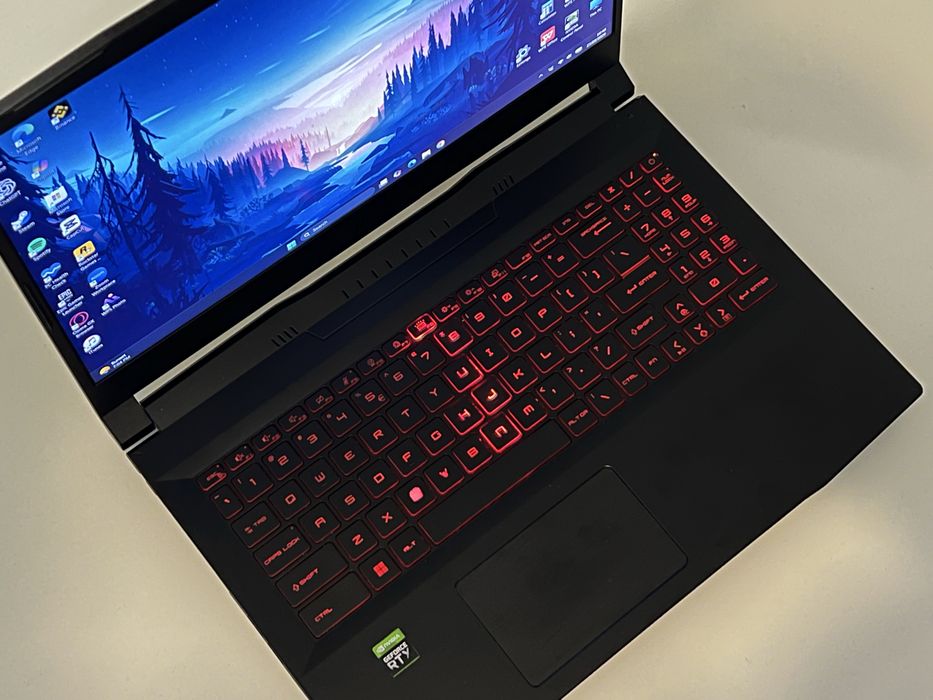 Laptop MSI RTX 3050 144 HZ i5-11400H 16 GB RAM 512GB SSD Tastatura iluminată