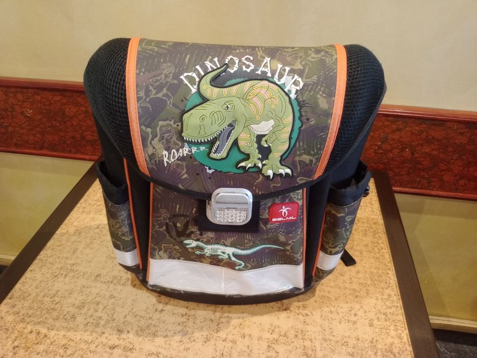 Ергономична ученическа раница-кутия Belmil