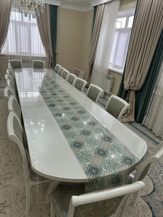 Продам стол без стульев