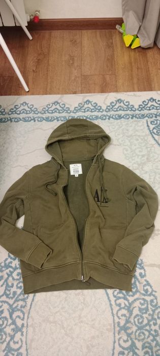 Продам кофту армани оригинал xs размер