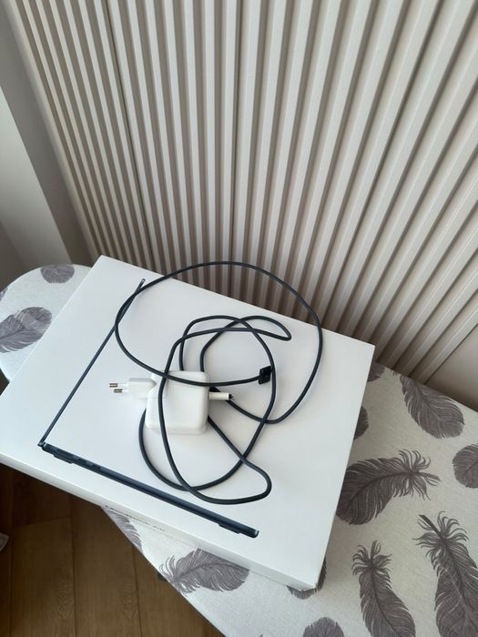 Macbook m2 air.