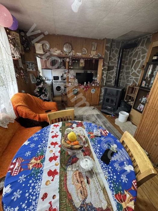 Етаж от къща в Дебелец