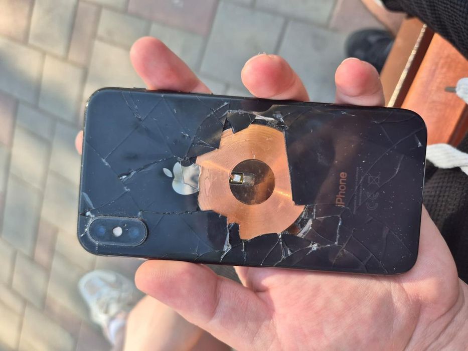 Продам iPhone Xs