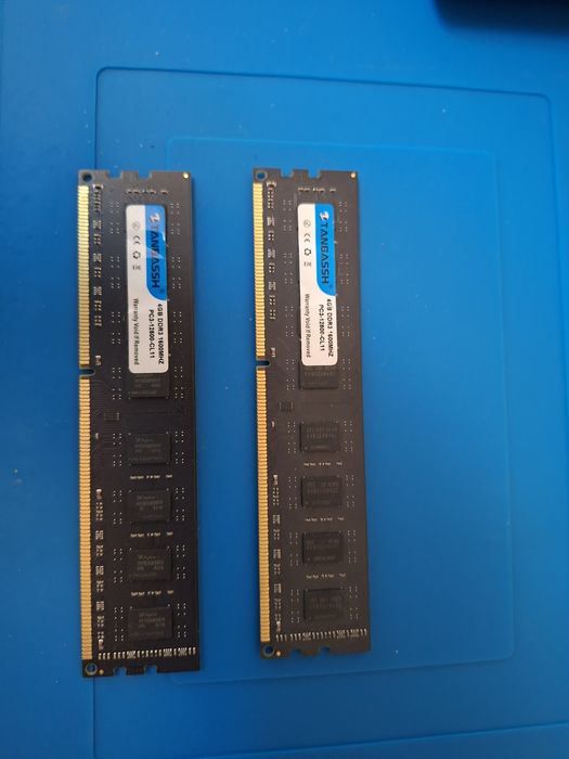 Продам 2 плашки озу ddr 3 1600