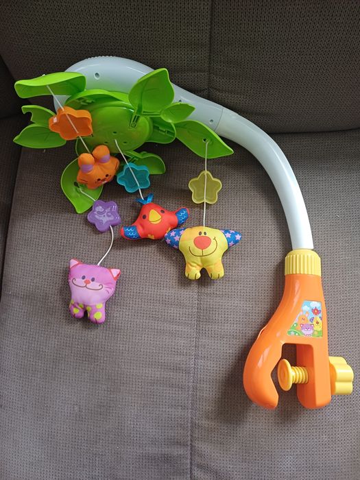 Музикална въртележка за кошара WinFun с лампа-прожектор и др. играчки