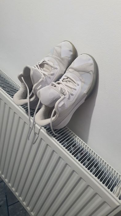 Vind adidasi nike