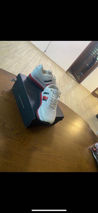Adidași Tommy Hilfiger