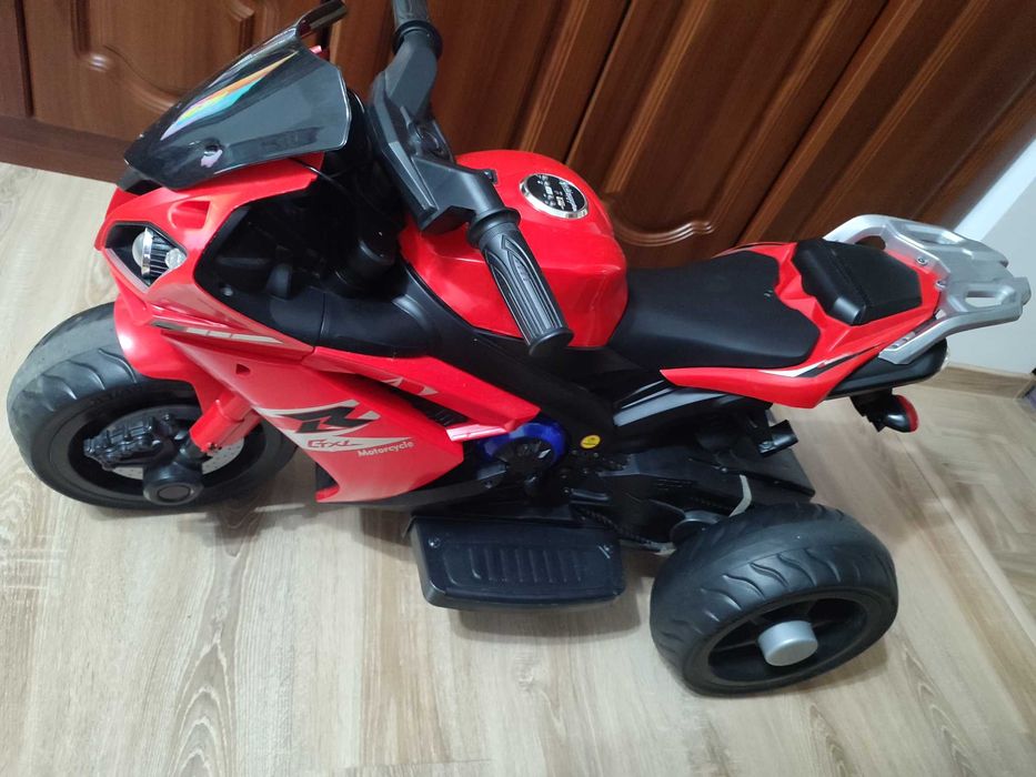 Vând motocicletă!!